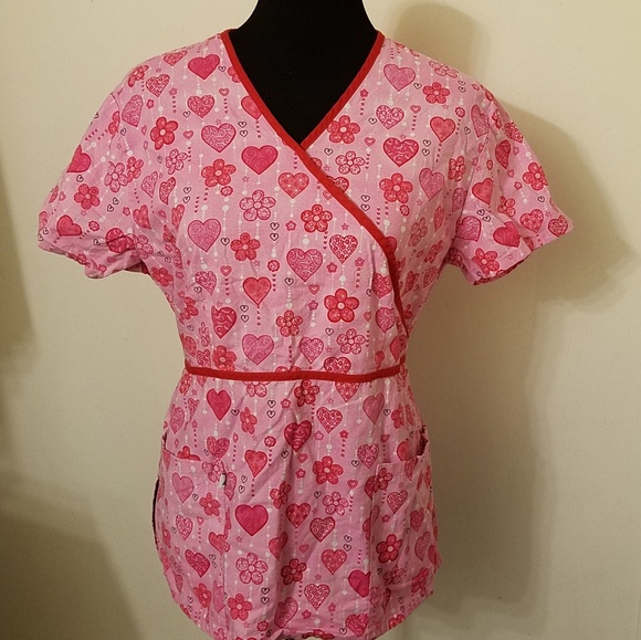 Heart Valentine' scrub top size medium pink white - Picture 8 of 8